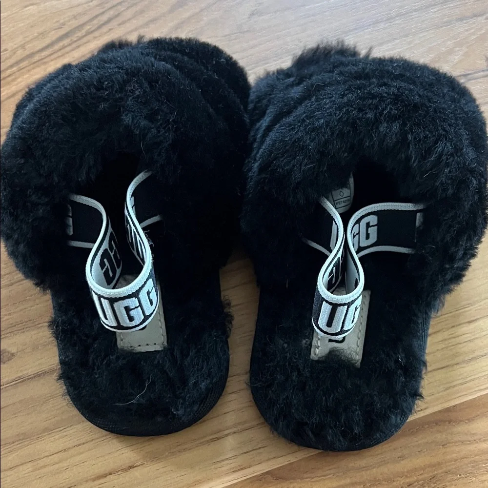 UGG Fluff Yeah Black Slippers Size 8